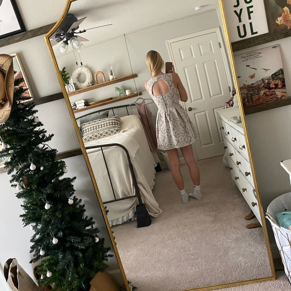 ELEGANT, short, all occasion dress! - Picture 3 of 4